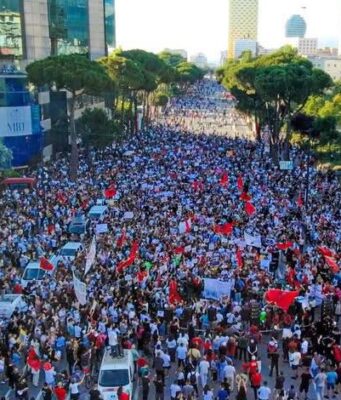 Zbulohet numri i protestuesve protestën e sotme në Tiranë protestën e sotme në Tiranë
